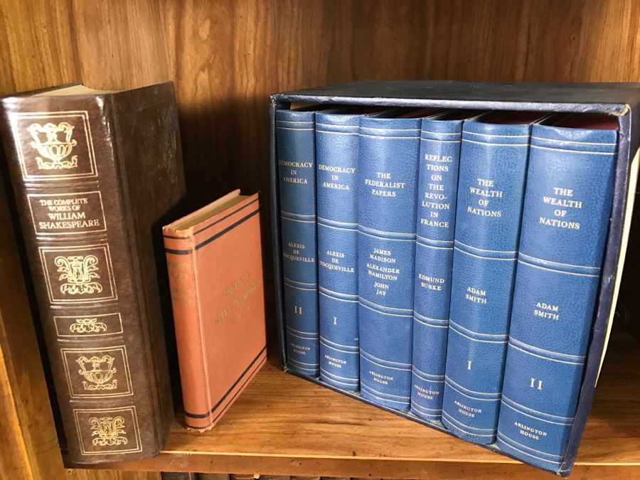 Complete Works Of Shakespeare Book, Classics Of Conservatism Heirloom Edition Books And Robert's Rules Of Order Revised Book [Photo 1]