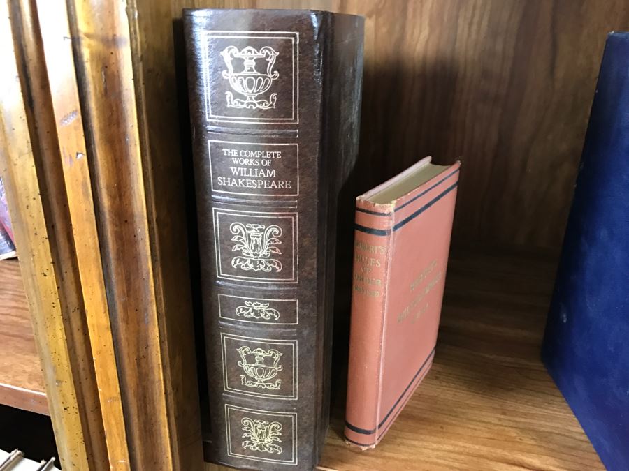Complete Works Of Shakespeare Book, Classics Of Conservatism Heirloom Edition Books And Robert's Rules Of Order Revised Book [Photo 5]