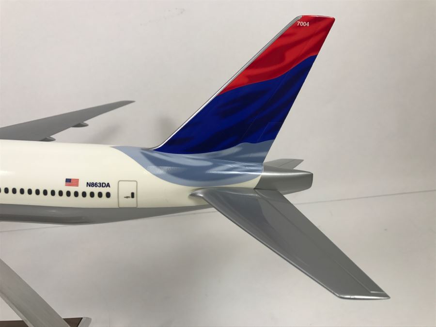 Pacific Miniatures PacMin Precision 1/100 Scale Model Airplane Of Delta Airlines 2005 Boeing 777-200 With Box [Photo 7]