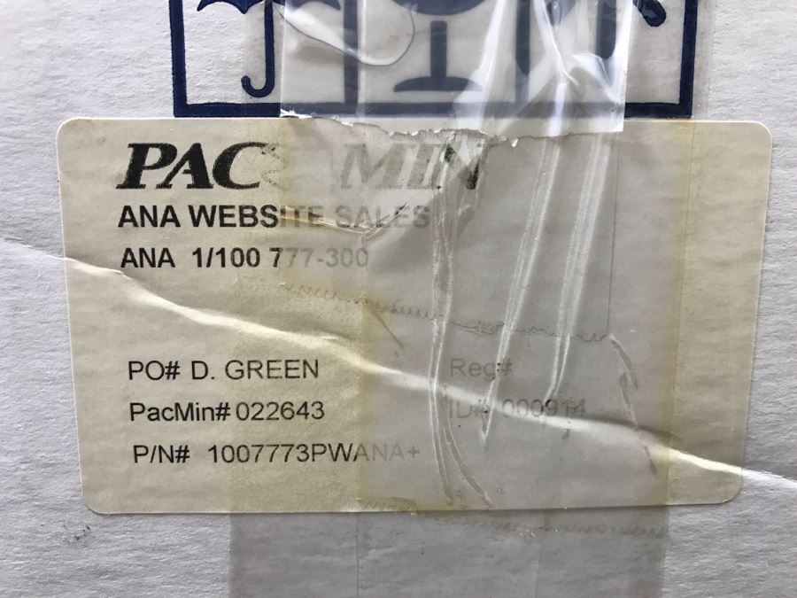 Pacific Miniatures PacMin Precision 1/100 Scale Model Airplane Of ANA All Nippon Airways Boeing 777-300 With Box [Photo 10]