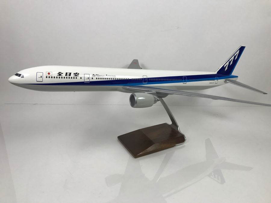 Pacific Miniatures PacMin Precision 1/100 Scale Model Airplane Of ANA All Nippon Airways Boeing 777-300 With Box [Photo 11]
