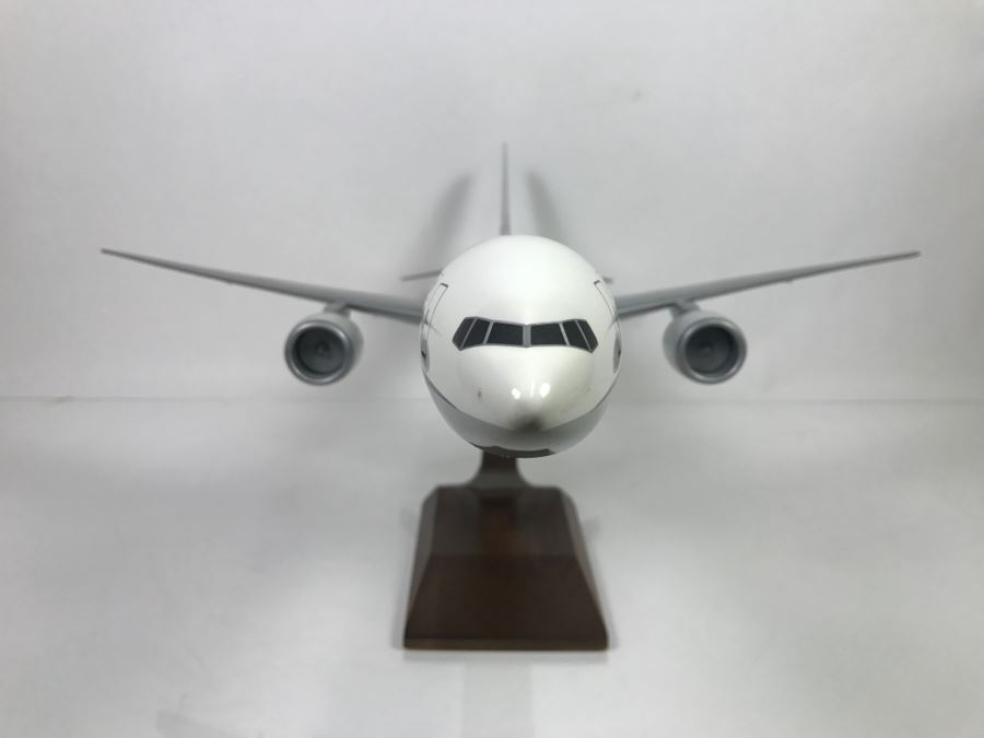 Pacific Miniatures PacMin Precision 1/100 Scale Model Airplane Of ANA All Nippon Airways Boeing 777-300 With Box [Photo 16]