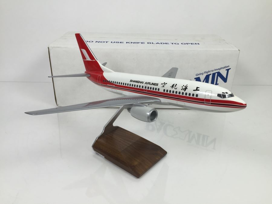 Pacific Miniatures PacMin Precision 1/100 Scale Model Airplane Of Shanghai Airlines Boeing 737-700 With Box [Photo 3]