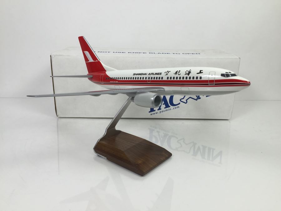 Pacific Miniatures PacMin Precision 1/100 Scale Model Airplane Of Shanghai Airlines Boeing 737-700 With Box