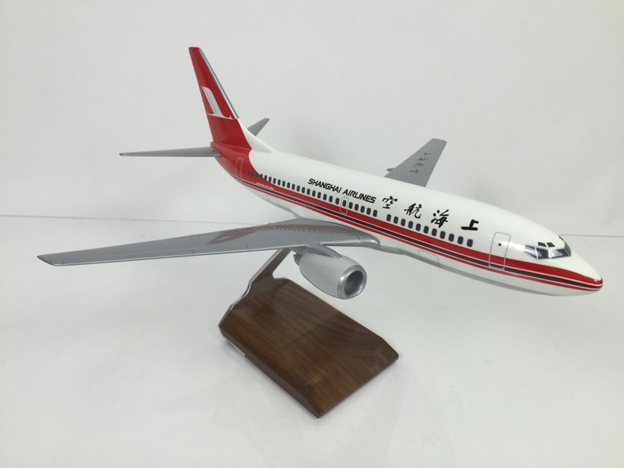 Pacific Miniatures PacMin Precision 1/100 Scale Model Airplane Of Shanghai Airlines Boeing 737-700 With Box [Photo 5]