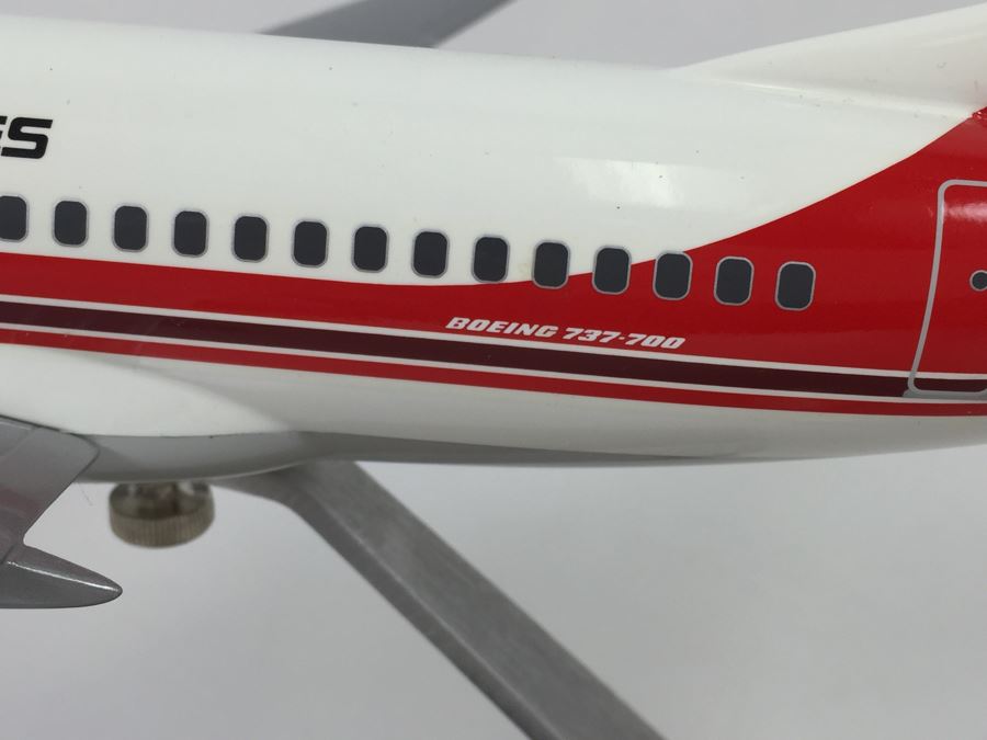 Pacific Miniatures PacMin Precision 1/100 Scale Model Airplane Of Shanghai Airlines Boeing 737-700 With Box [Photo 10]