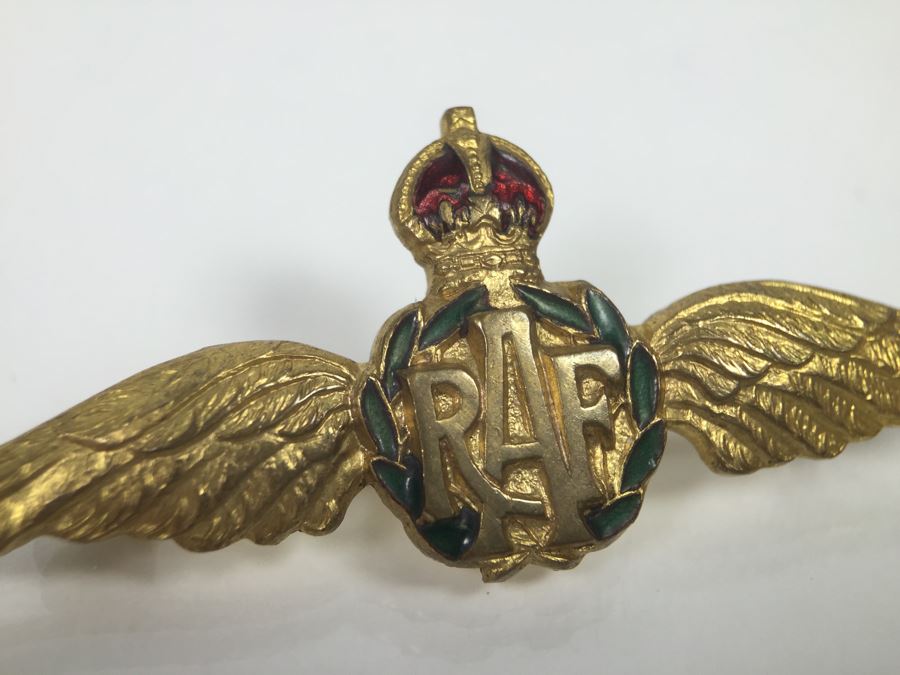 RAF Royal Air Force Wings Lapel Badge In Gold Gilt Type And Enameled Finish [Photo 7]