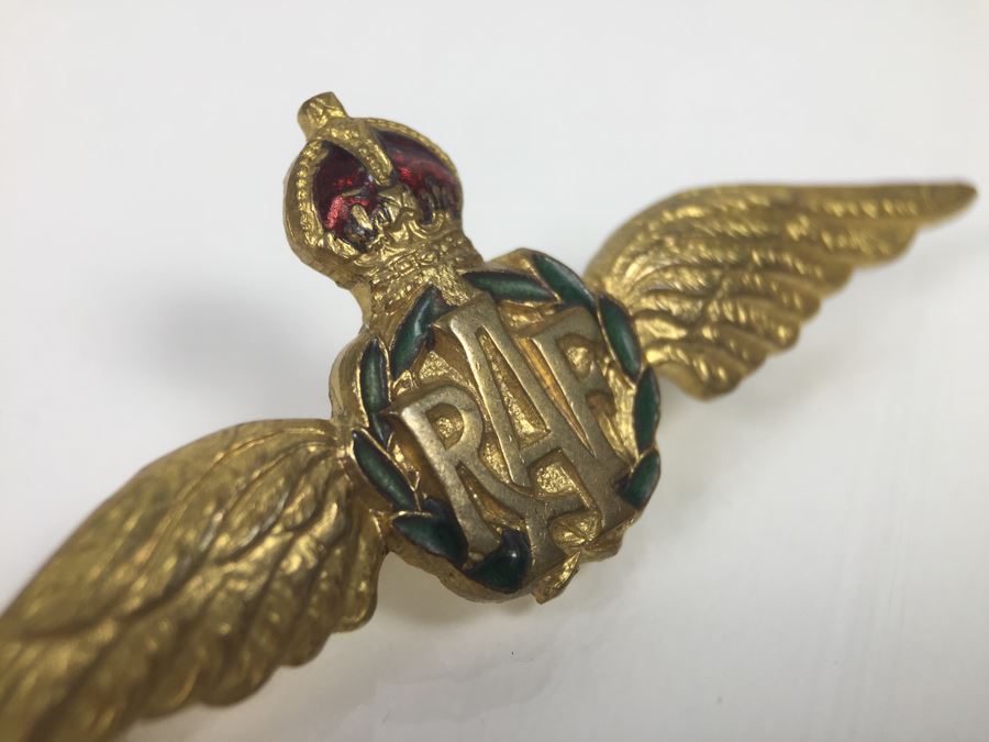 RAF Royal Air Force Wings Lapel Badge In Gold Gilt Type And Enameled Finish [Photo 8]