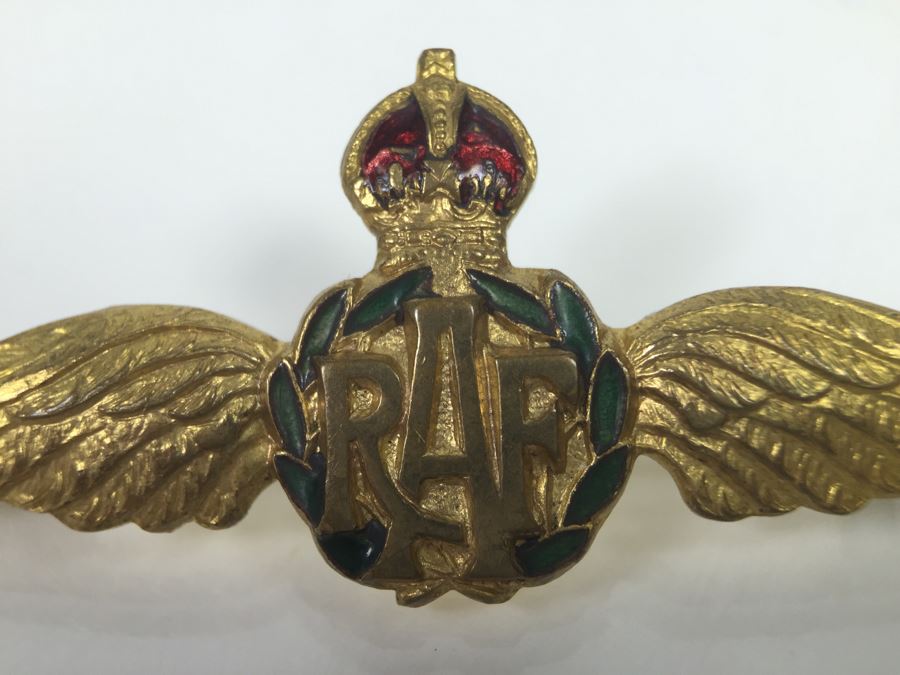 RAF Royal Air Force Wings Lapel Badge In Gold Gilt Type And Enameled Finish [Photo 9]