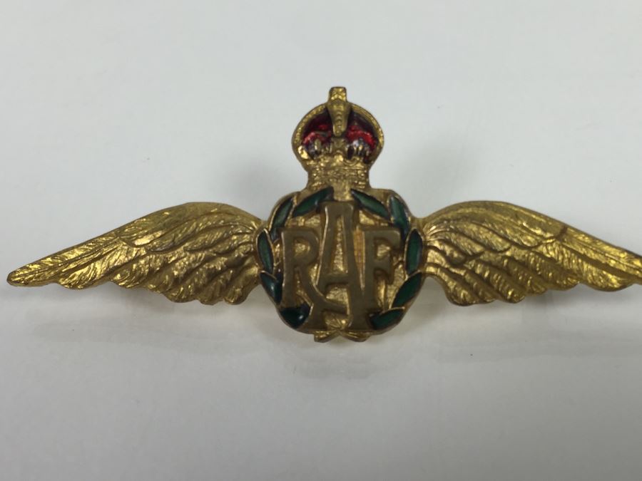 RAF Royal Air Force Wings Lapel Badge In Gold Gilt Type And Enameled Finish [Photo 3]