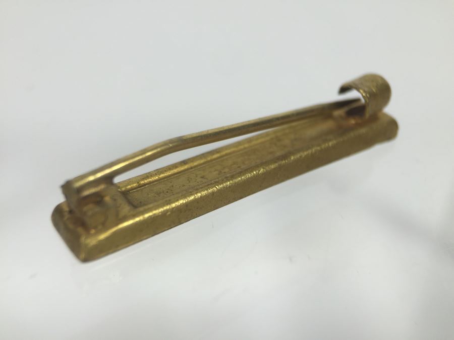 Chased Gold Tone Brooch Engraved 'Darling' Not Gold [Photo 8]