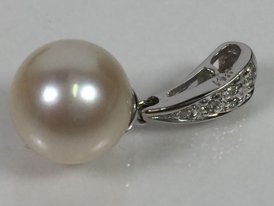 14K White Gold Pendant With Pearl And Small Clear Stones 1.8g [Photo 1]