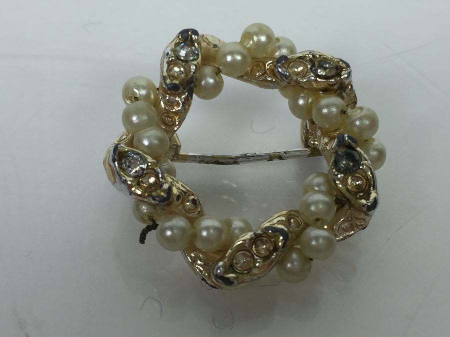 Set Of (3) Holiday Themed Brooches [Photo 10]