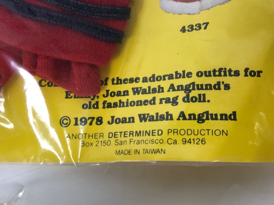 Vintage Collection Of Joan Walsh Anglund Pocket Dolls And Clothing [Photo 16]