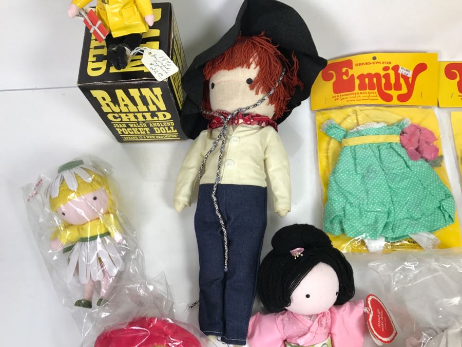 Vintage Collection Of Joan Walsh Anglund Pocket Dolls And Clothing [Photo 6]