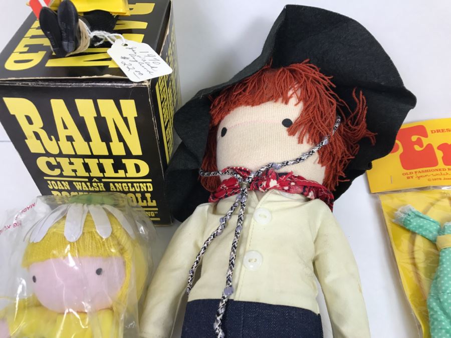Vintage Collection Of Joan Walsh Anglund Pocket Dolls And Clothing [Photo 17]