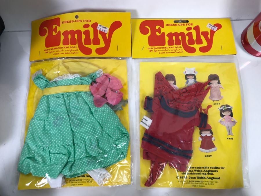 Vintage Collection Of Joan Walsh Anglund Pocket Dolls And Clothing [Photo 14]