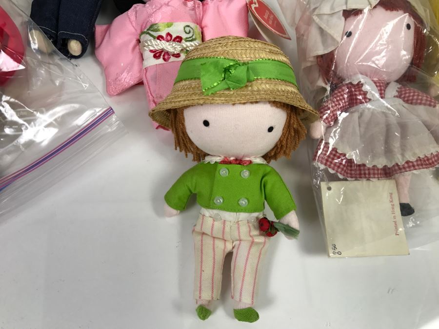 Vintage Collection Of Joan Walsh Anglund Pocket Dolls And Clothing [Photo 9]