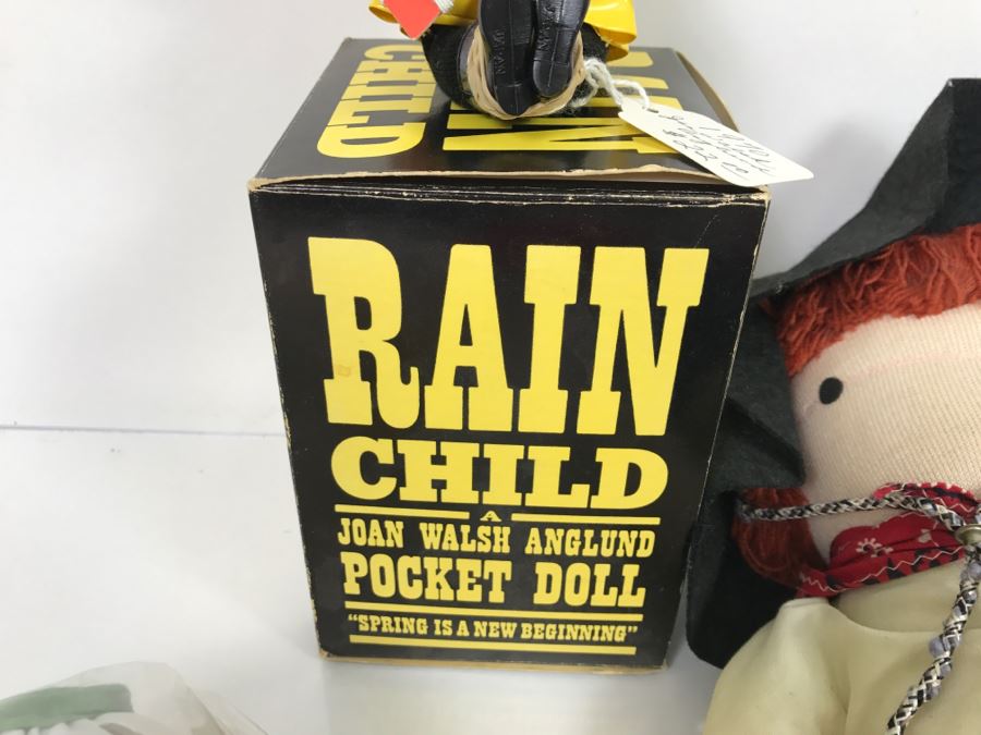 Vintage Collection Of Joan Walsh Anglund Pocket Dolls And Clothing [Photo 3]