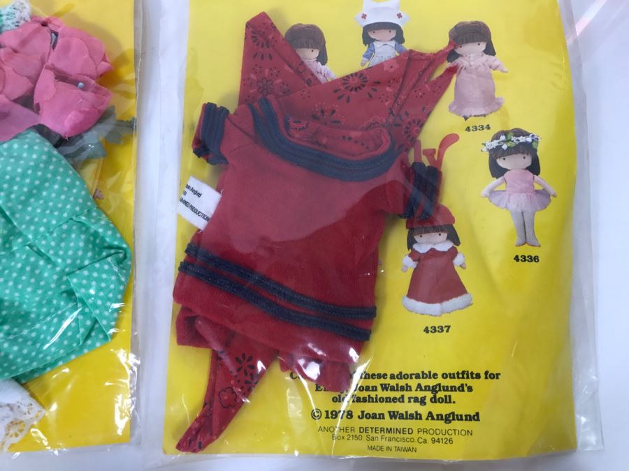 Vintage Collection Of Joan Walsh Anglund Pocket Dolls And Clothing [Photo 15]