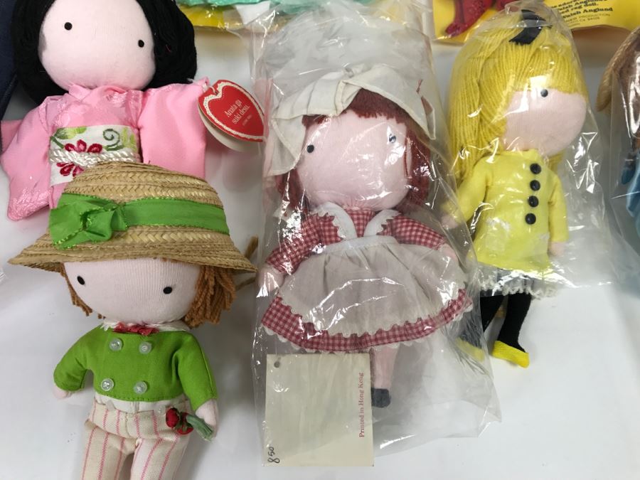 Vintage Collection Of Joan Walsh Anglund Pocket Dolls And Clothing [Photo 10]