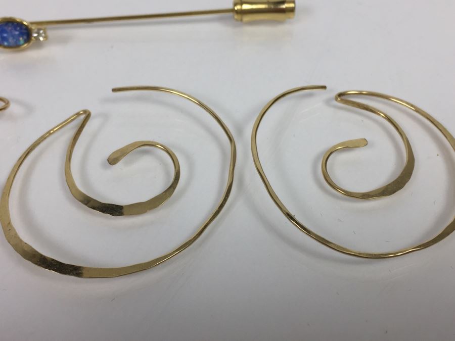 Pair Of Gold Tone Earrings And Pair Of Gold Tone Stick Pins (Not Real Gold) [Photo 4]