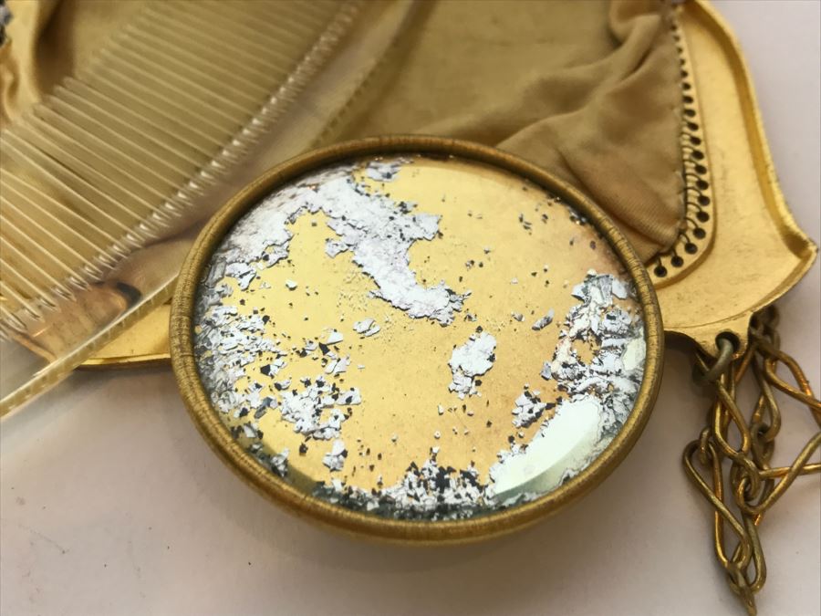 Vintage Whiting & Davis Co Mesh Purse In Great Condition With Comb And Mirror [Photo 9]