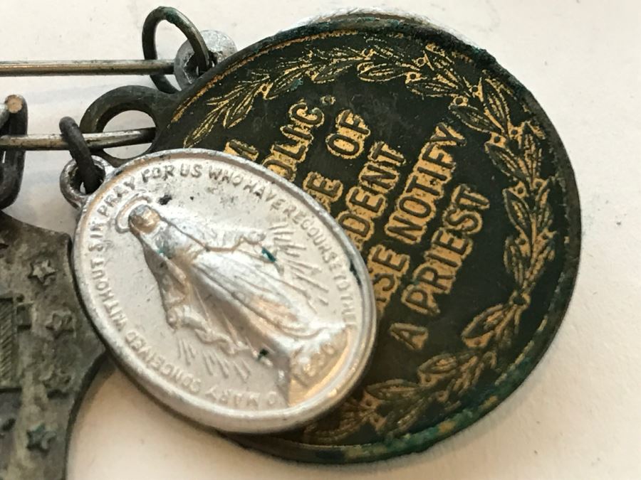 Vintage Wallet With Personal Effects As Found In Wallet Including Old Photos, Standing Liberty Silver Half Dollar, 1944 Barber Dime, Bank Of Japan Paper Currency Y10 Nippon With Various Names Written Over Bill And Catholic Pendants [Photo 22]