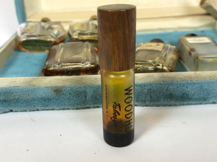 Collection Of Vintage Perfume Bottles Including No 5 Chanel, Woodhue Faberge, Stradivari Prince Matchabelli, Duchess Of York Prince Matchabelli [Photo 15]