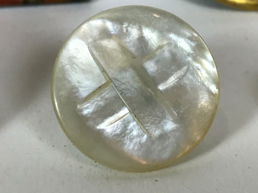 Nice Collection Of WWII Patches, Ribbons, Buttons [Photo 20]