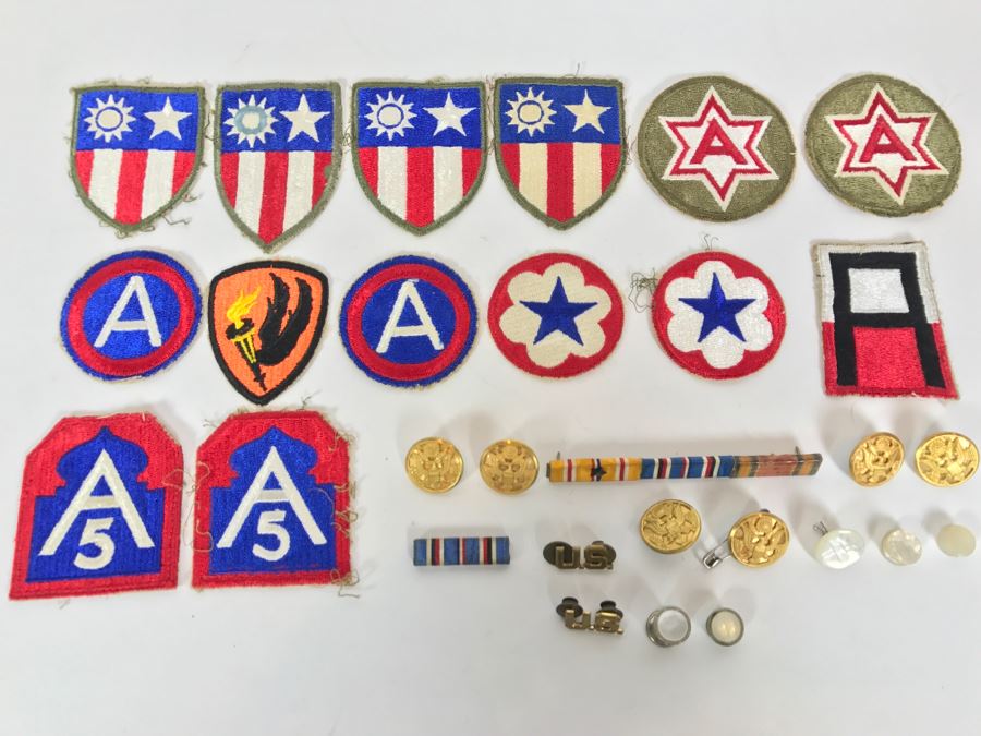 Nice Collection Of WWII Patches, Ribbons, Buttons [Photo 1]