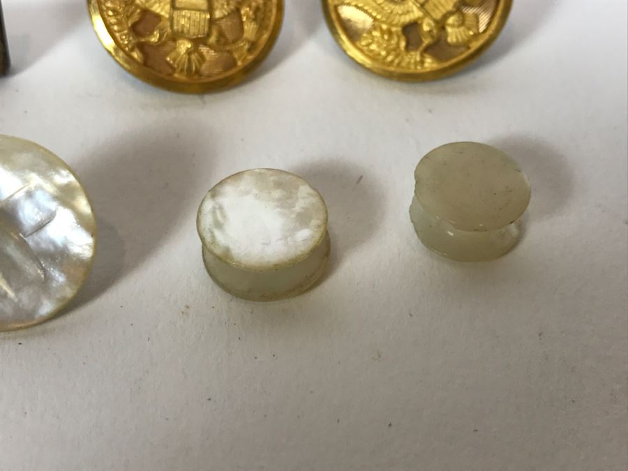 Nice Collection Of WWII Patches, Ribbons, Buttons [Photo 18]