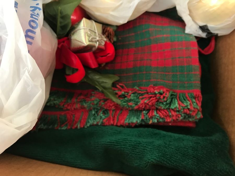 Christmas Decoration Lot With Christmas Flatware [Photo 5]