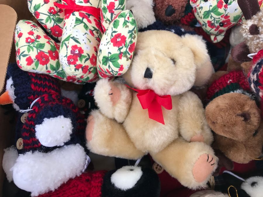 Holiday Themed Plush Toys [Photo 2]