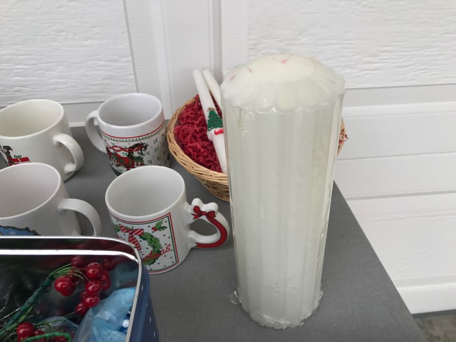 Holiday Decoration Lot With Holiday Themed Coffee Cups [Photo 10]