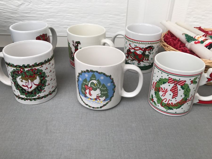 Holiday Decoration Lot With Holiday Themed Coffee Cups [Photo 11]