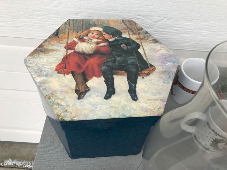 Holiday Decoration Lot With Holiday Themed Coffee Cups [Photo 8]