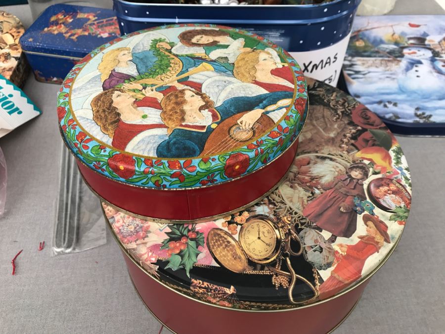 Holiday Decoration Lot With Holiday Themed Coffee Cups [Photo 2]