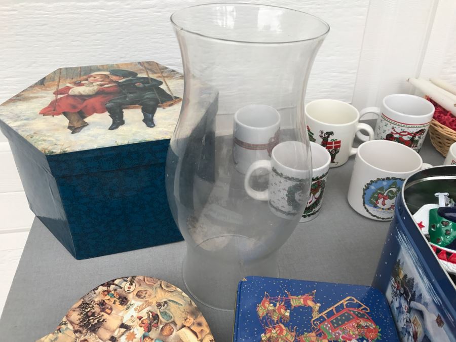 Holiday Decoration Lot With Holiday Themed Coffee Cups [Photo 7]