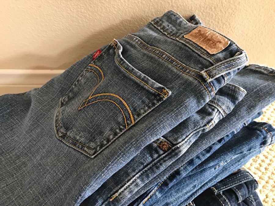 Set Of 6 Women's Levis Jeans [Photo 9]