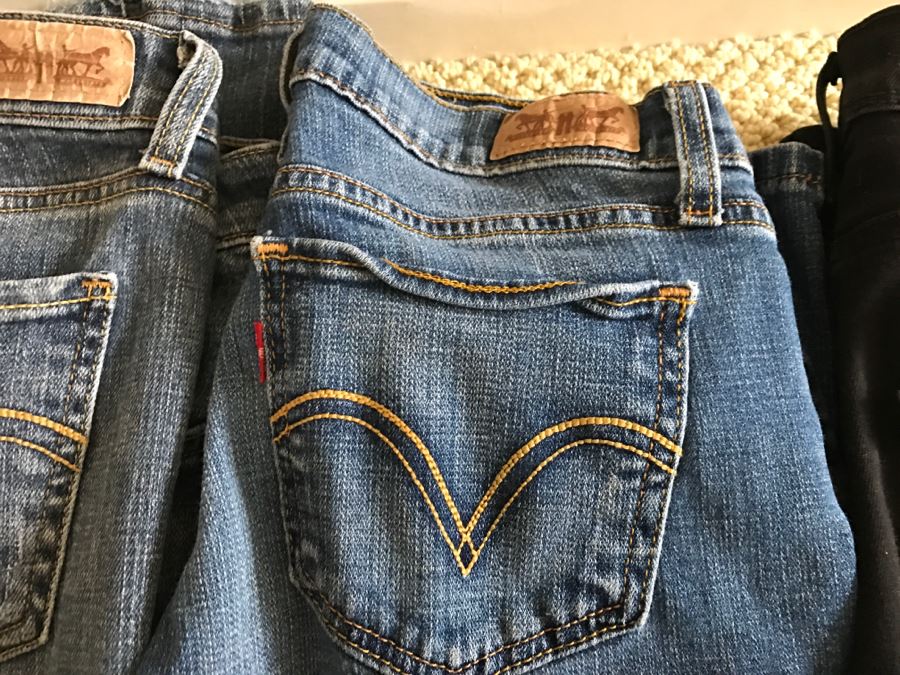 Set Of 6 Women's Levis Jeans [Photo 6]