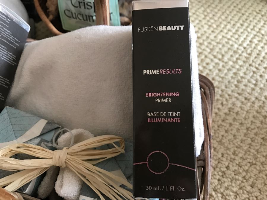 Women's Health & Beauty Lot With Baskets [Photo 4]