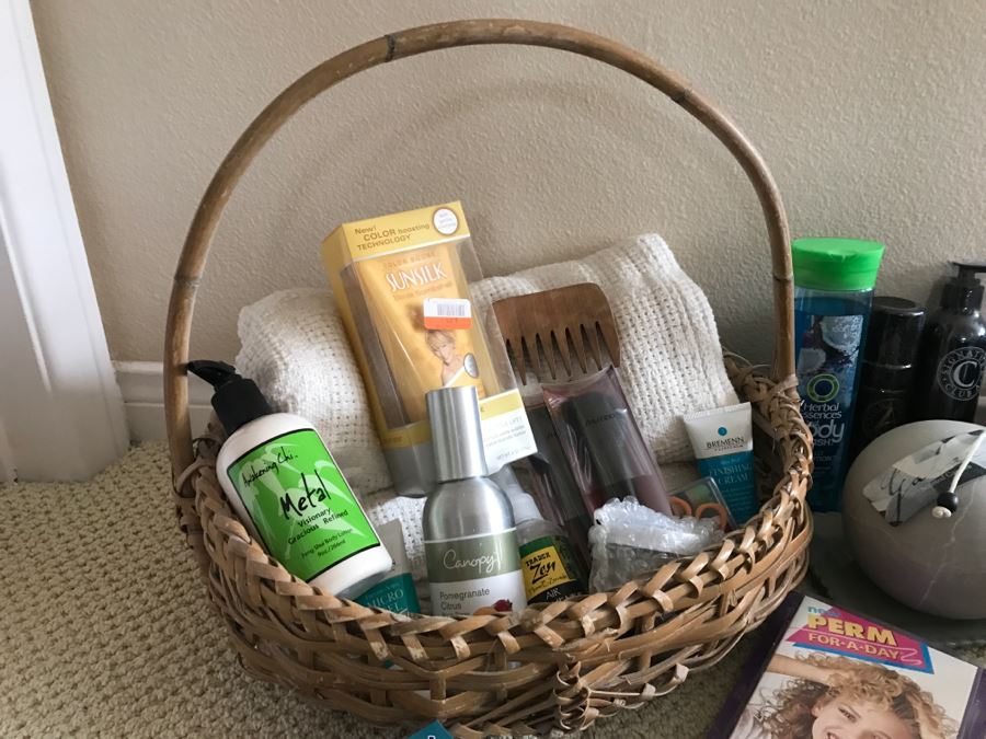 Women's Health & Beauty Lot With Baskets [Photo 19]