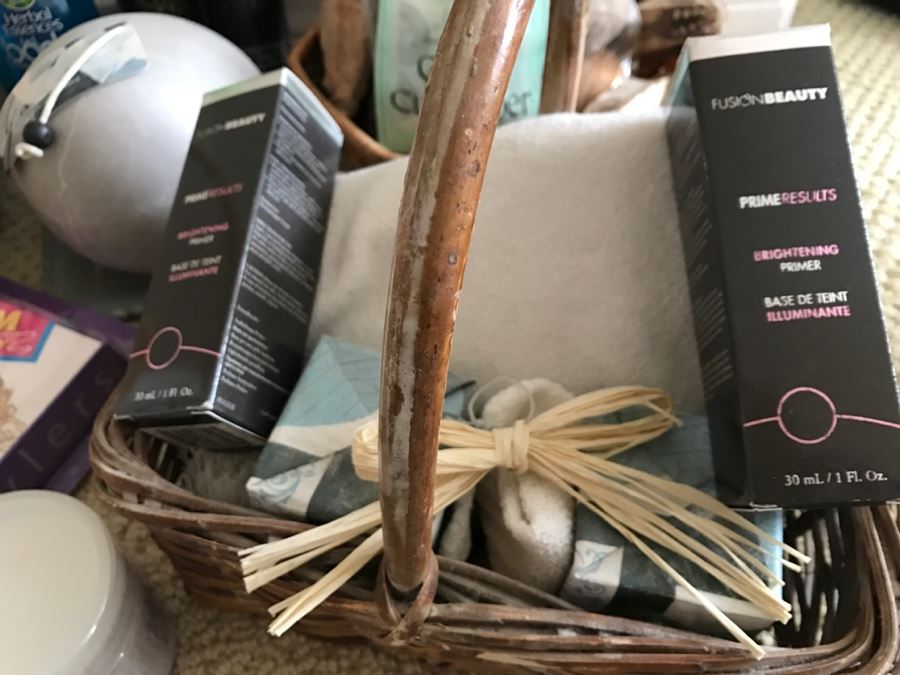 Women's Health & Beauty Lot With Baskets [Photo 2]