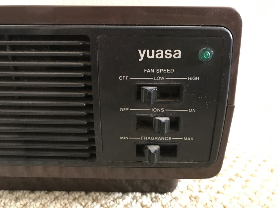 Yuasa Electrostatic Air Cleaner [Photo 2]
