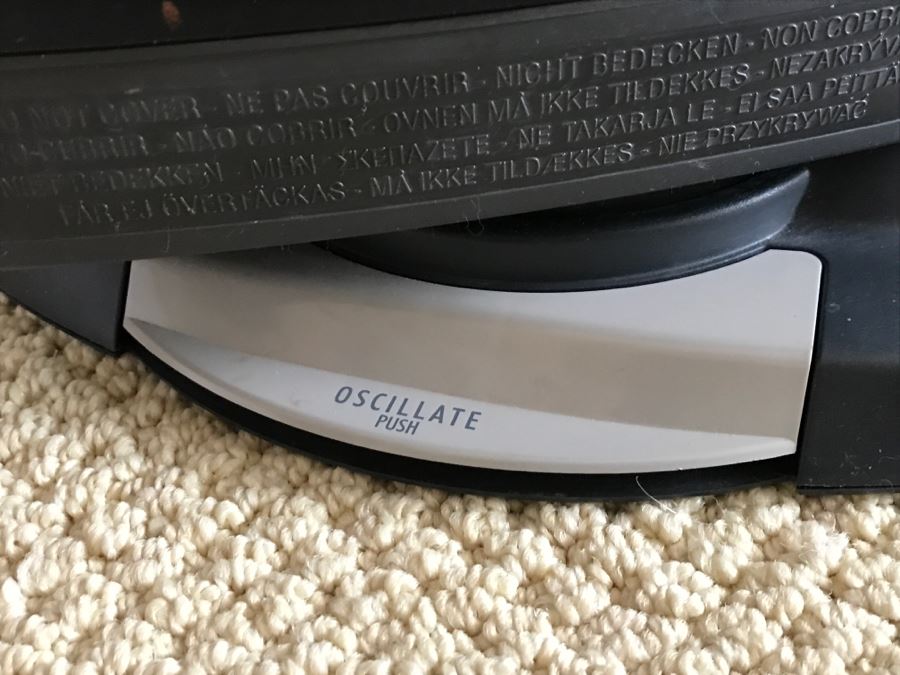 DeLonghi Oscillating Heater With Electronic Climate Control [Photo 3]