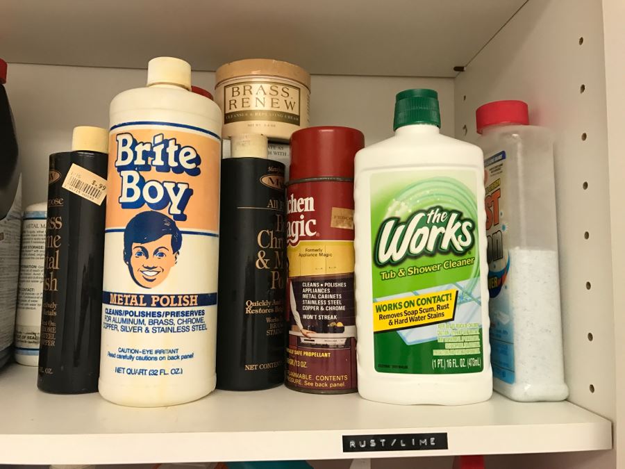 Cleaning Supplies Lot [Photo 6]