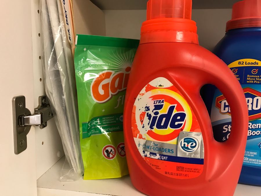 Cleaning & Laundry Supplies Lot [Photo 2]