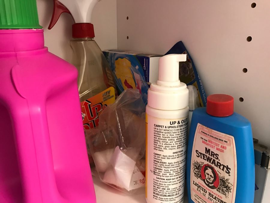 Cleaning & Laundry Supplies Lot [Photo 7]