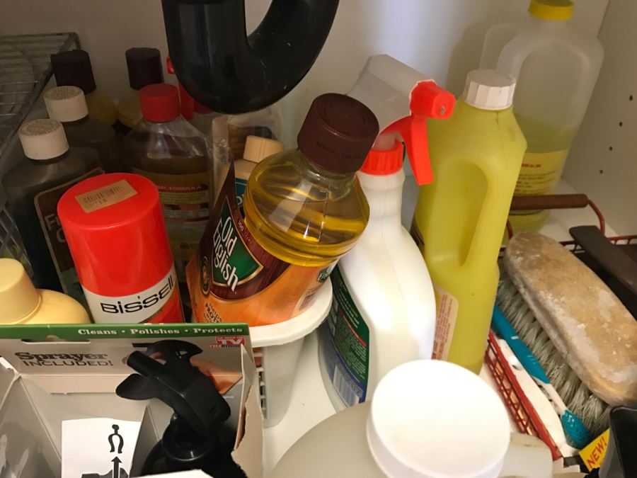 Cleaning Supplies Lot [Photo 4]